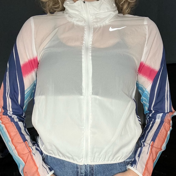 Womens Nike windbreaker: size small - Picture 2 of 3